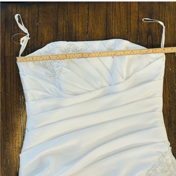 David’s Bridal Wedding Dress Size 12-14 White Strapless Satin Beaded LNWT - Picture 14 of 16